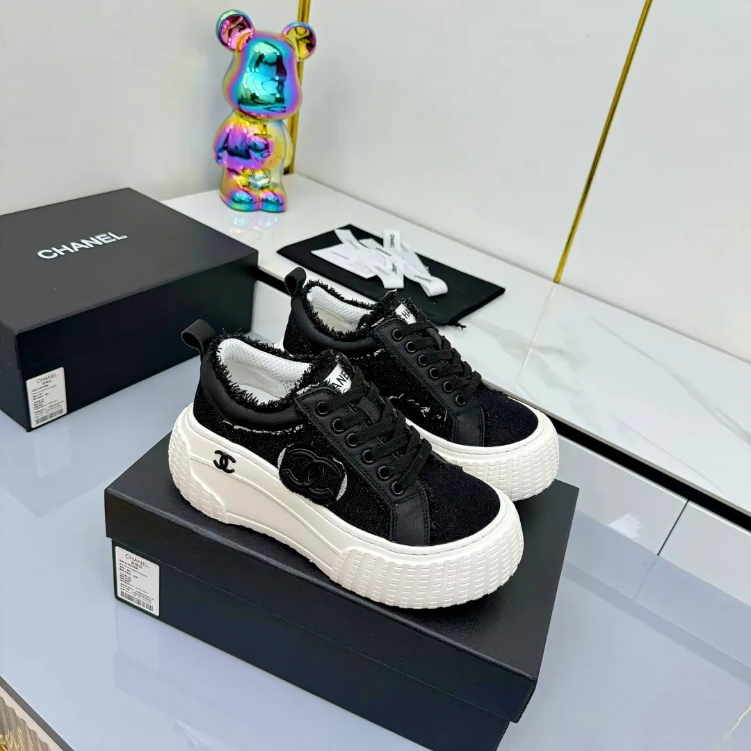 👟👟Ex-factory price 640👟👟 Chanel bread shoes ~ original calfskin panda shoes Chanel 25C latest hot style panda black and white sports shoes casual sneakers Xiaoxiang hot item classic black and white panda color coco girls must pay Fabric: original custom mixed sheepskin lining: original imported breathable mesh lining outsole: Original molded rubber + TPU combination Size: Women's 35-41 Buy now👉